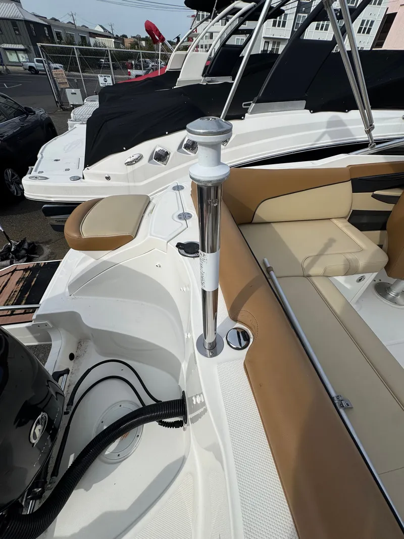 Slide: The Image of Sea Ray 220 Sundeck 2014 - 18