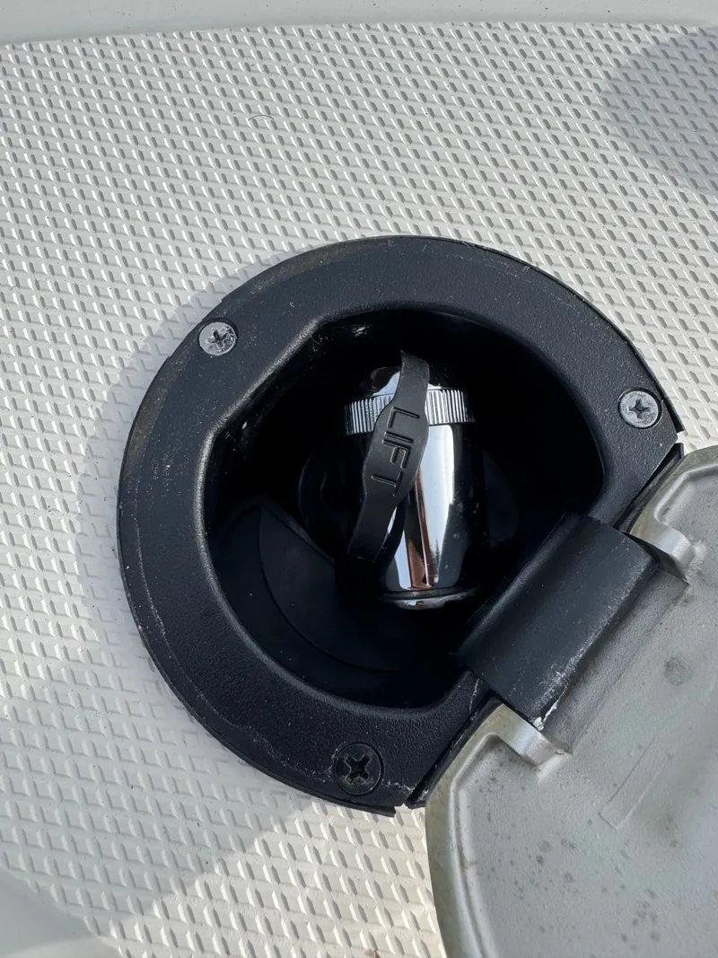 Slide: The Image of Sea Ray 220 Sundeck 2014 - 29