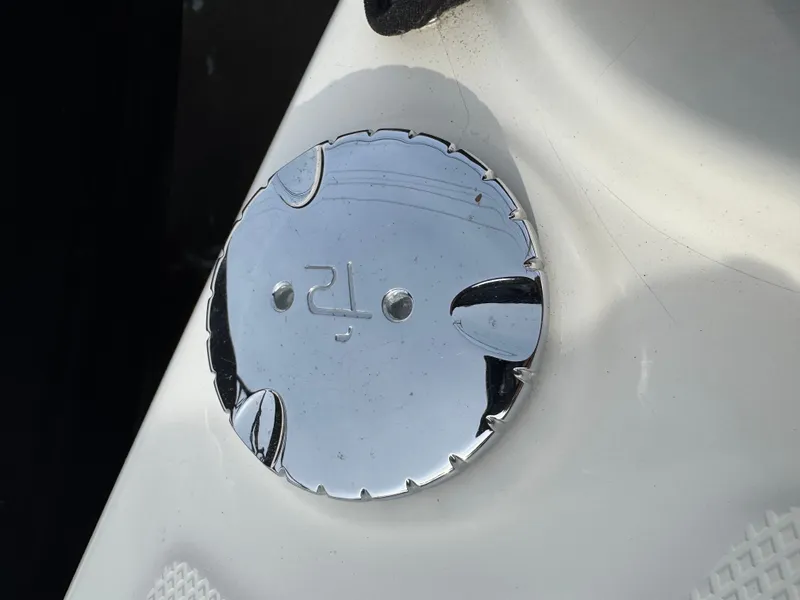 Slide: The Image of Sea Ray 220 Sundeck 2014 - 31