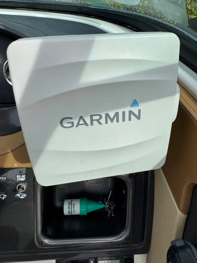 Slide: The Image of Sea Ray 220 Sundeck 2014 - 33