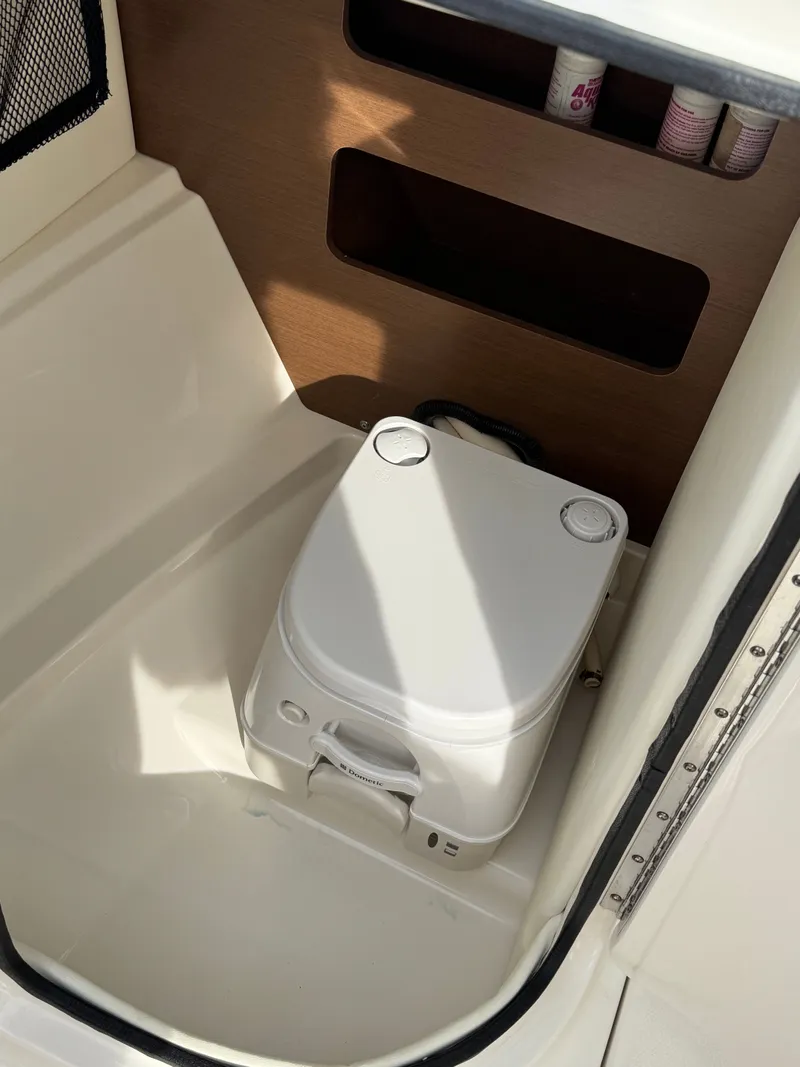 Slide: The Image of Sea Ray 220 Sundeck 2014 - 34