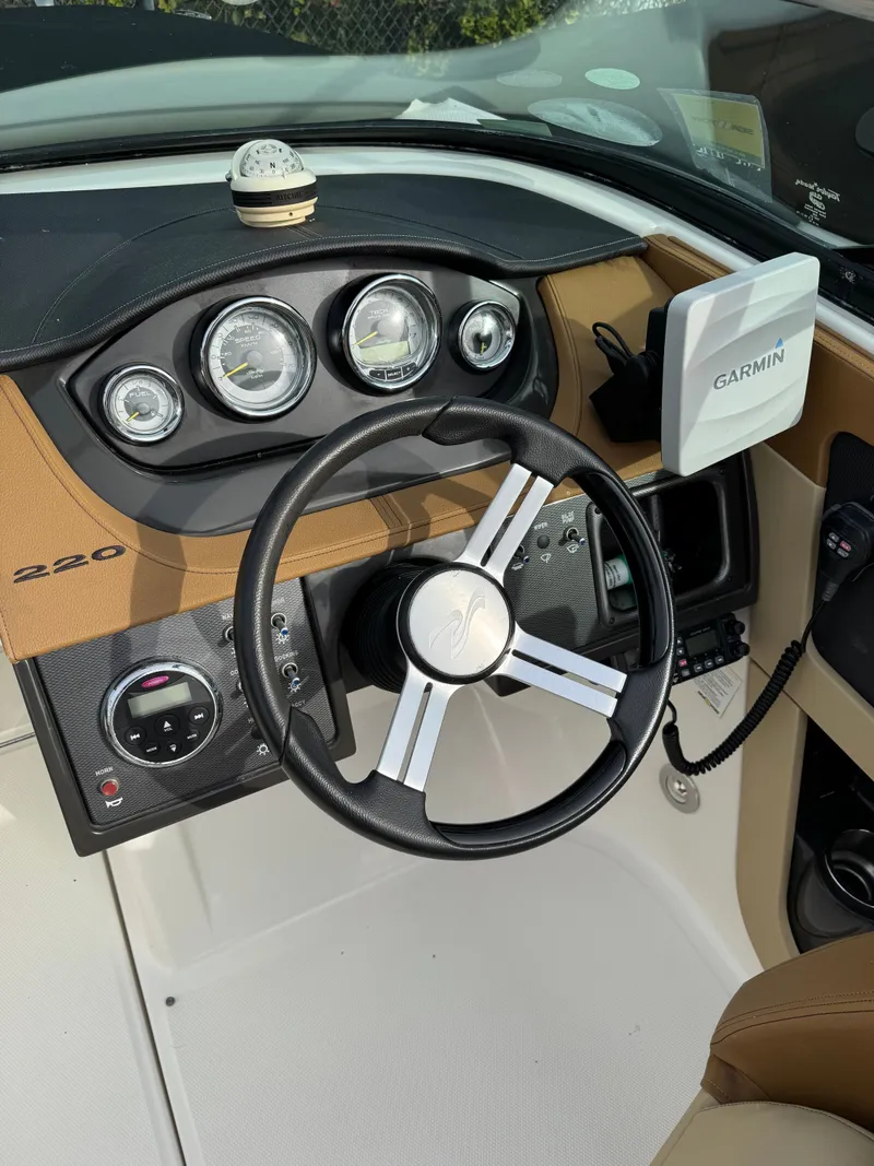 Slide: The Image of Sea Ray 220 Sundeck 2014 - 35