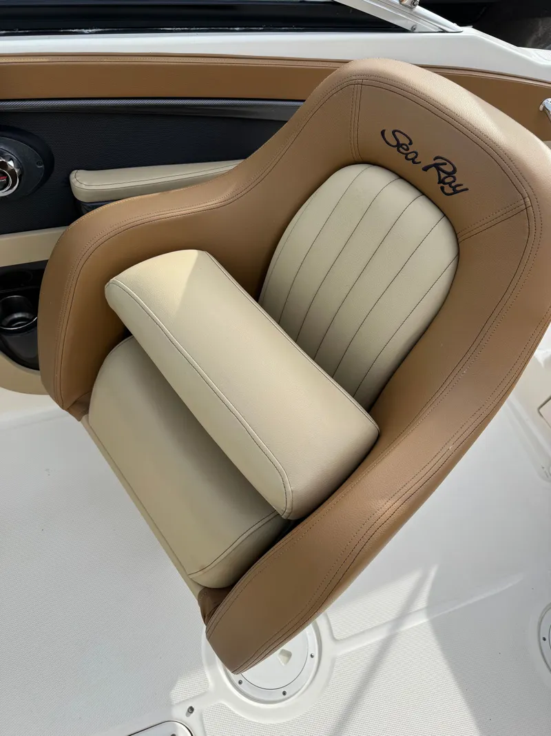 Slide: The Image of Sea Ray 220 Sundeck 2014 - 36