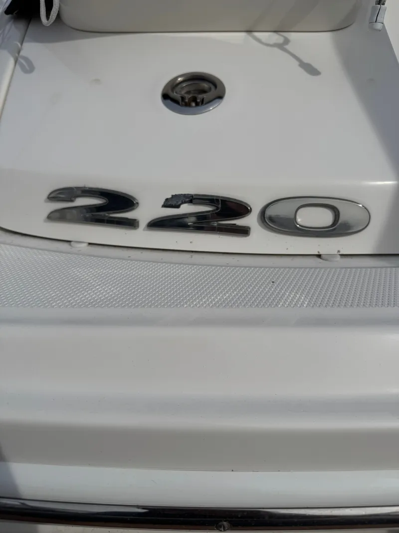 Slide: The Image of Sea Ray 220 Sundeck 2014 - 39