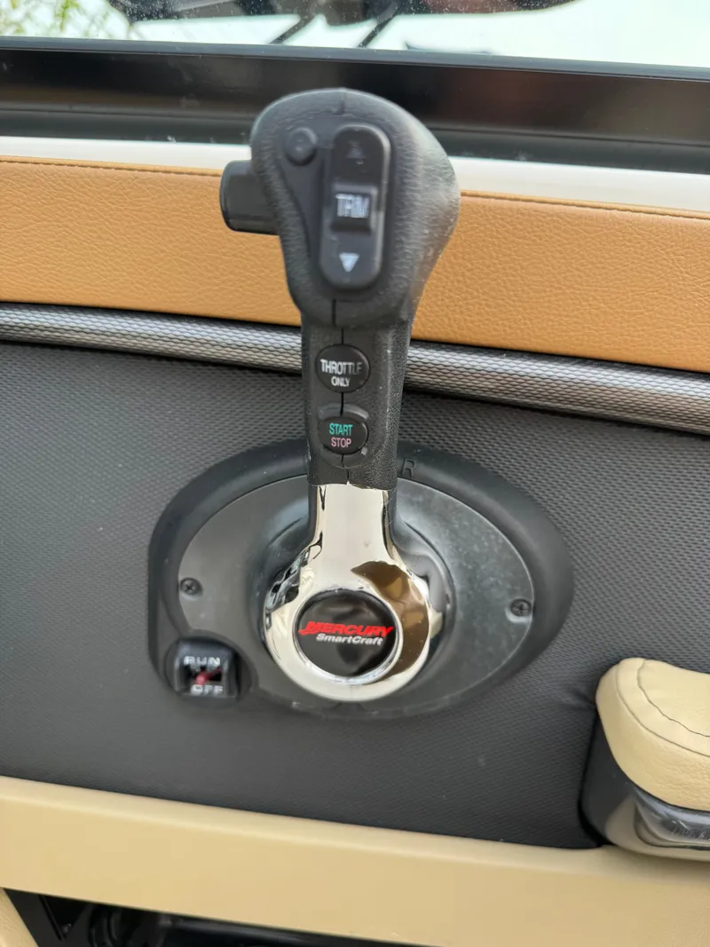 Slide: The Image of Sea Ray 220 Sundeck 2014 - 4