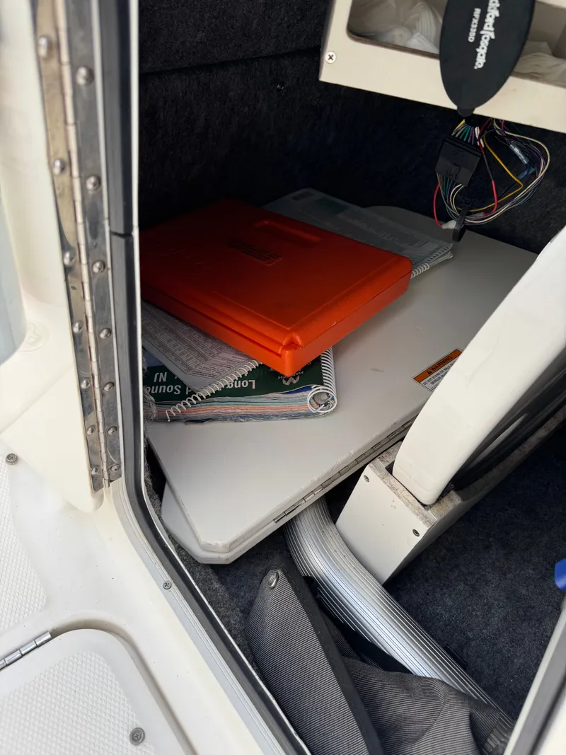 Slide: The Image of Sea Ray 220 Sundeck 2014 - 5