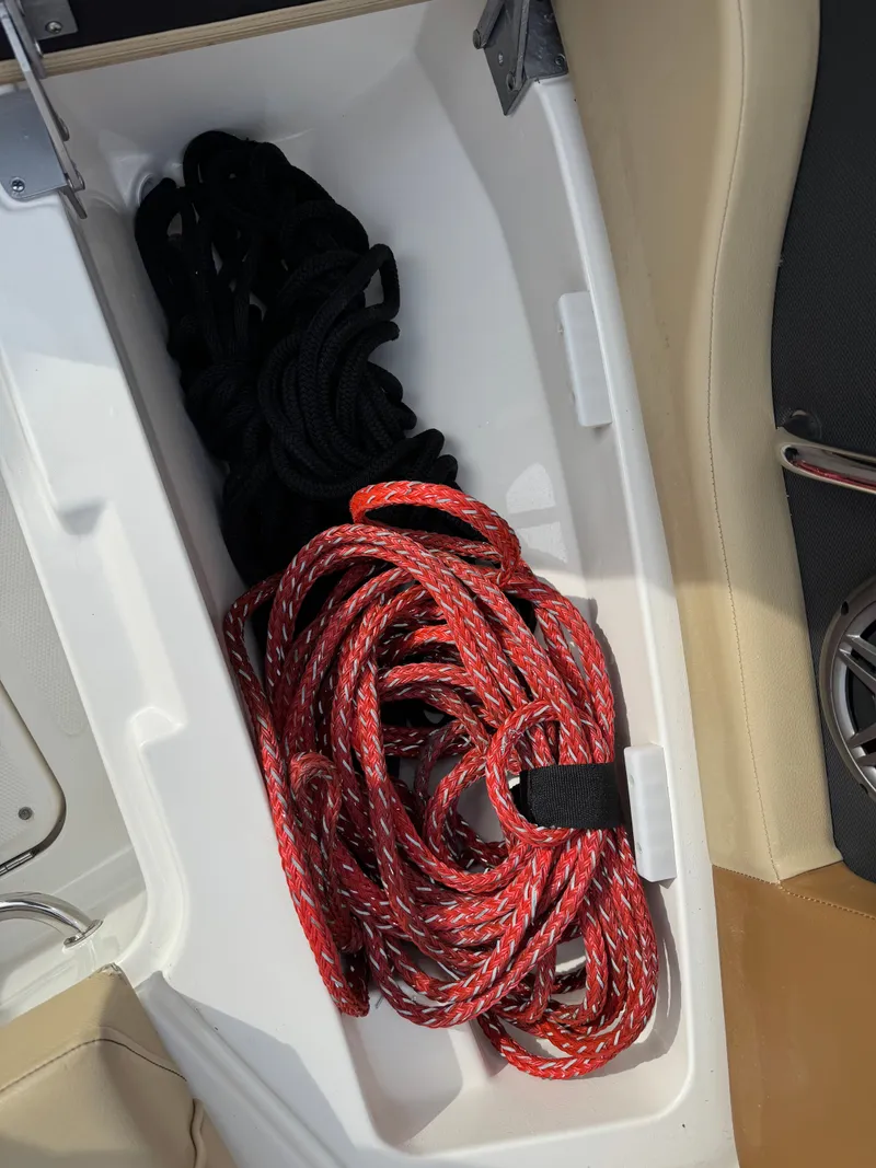 Slide: The Image of Sea Ray 220 Sundeck 2014 - 8