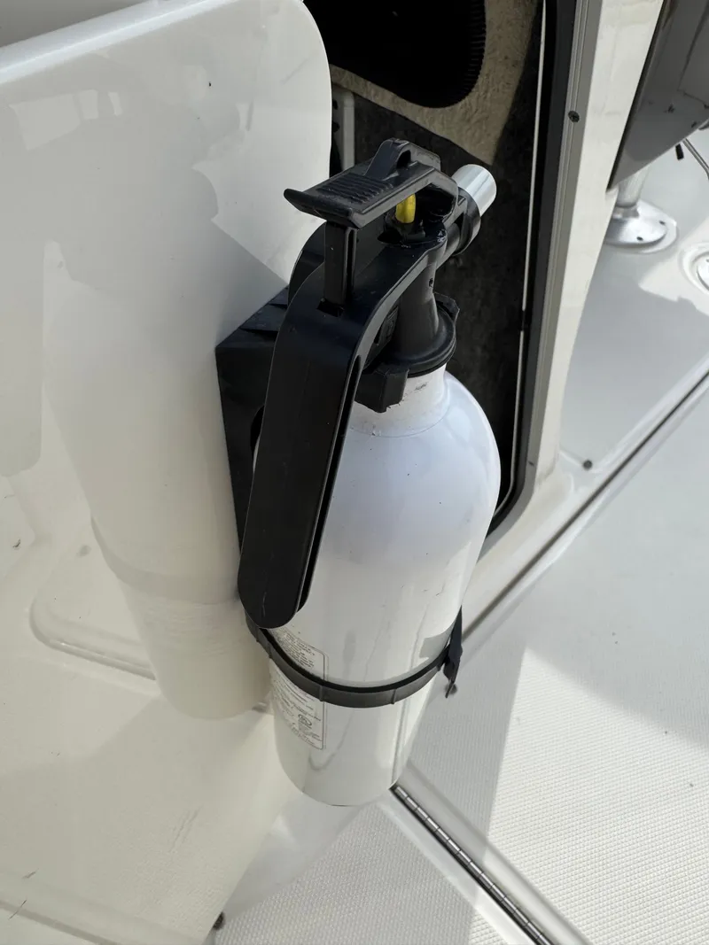 Slide: The Image of Sea Ray 220 Sundeck 2014 - 9