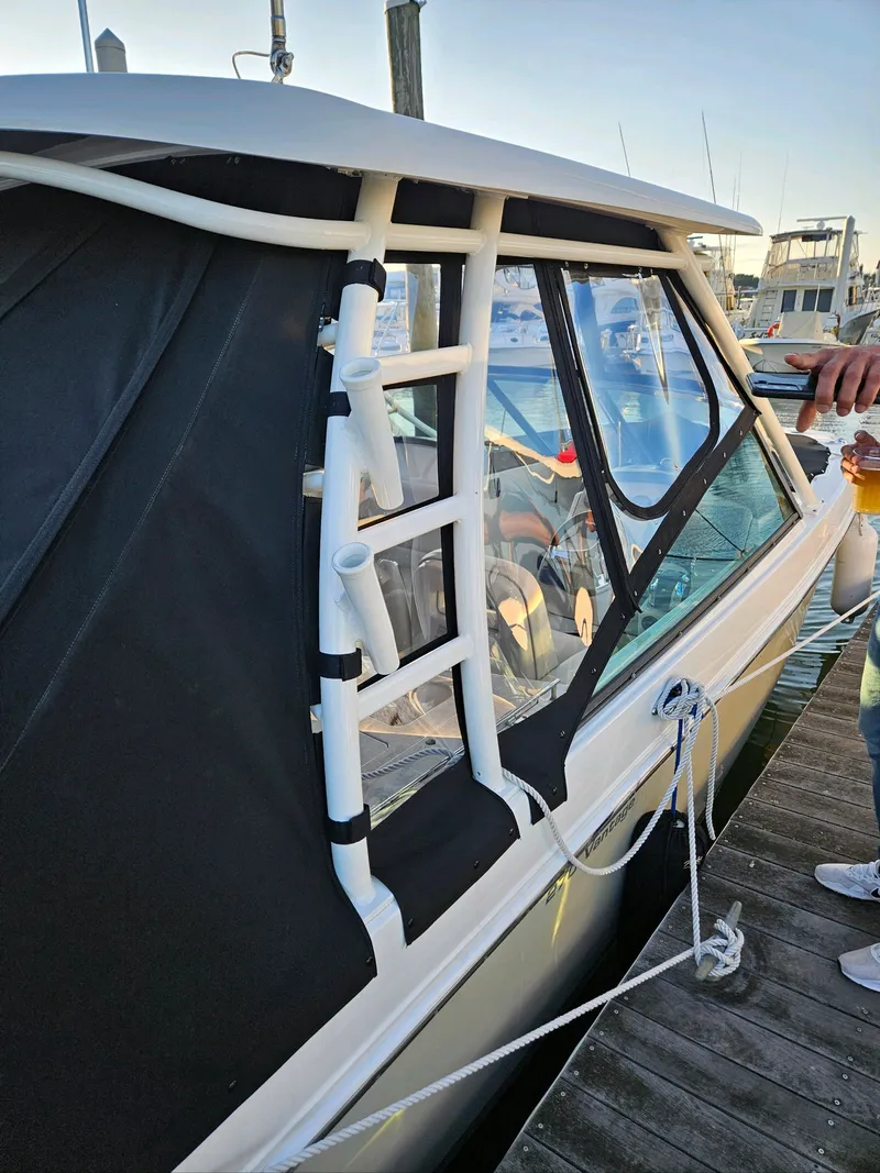 Slide: The Image of Boston Whaler 270 Vantage 2017 - 11