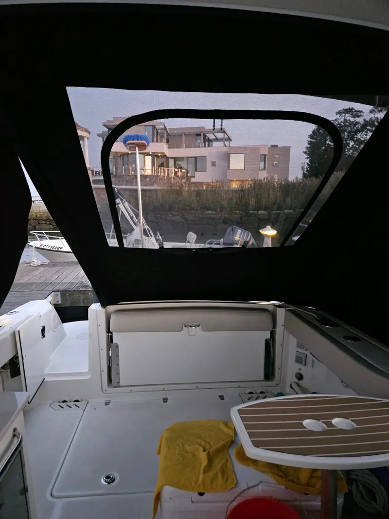 Slide: The Image of Boston Whaler 270 Vantage 2017 - 14