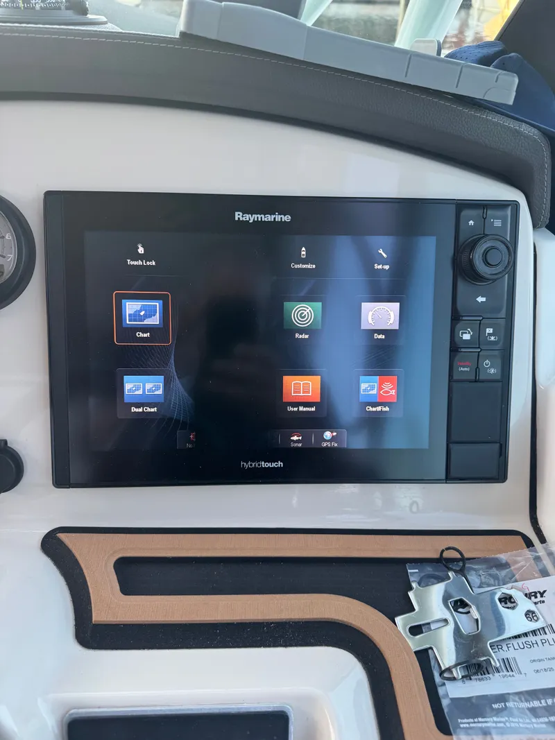 Slide: The Image of Boston Whaler 270 Vantage 2017 - 18