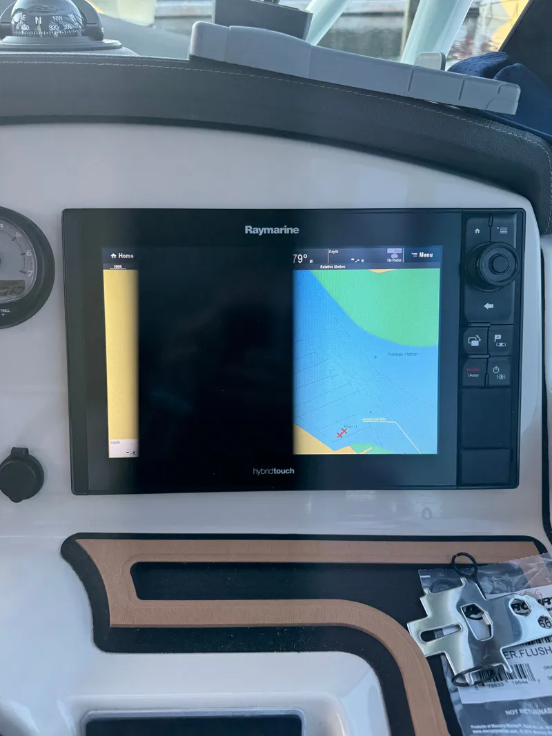 Slide: The Image of Boston Whaler 270 Vantage 2017 - 19