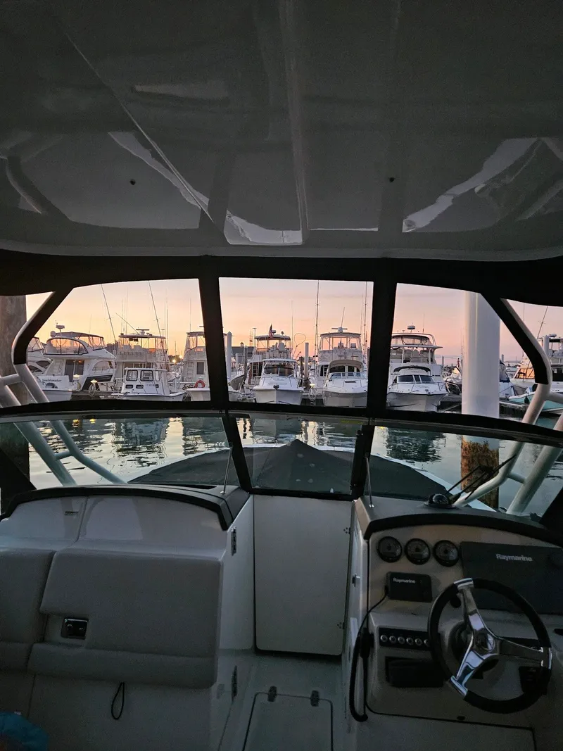 Slide: The Image of Boston Whaler 270 Vantage 2017 - 8