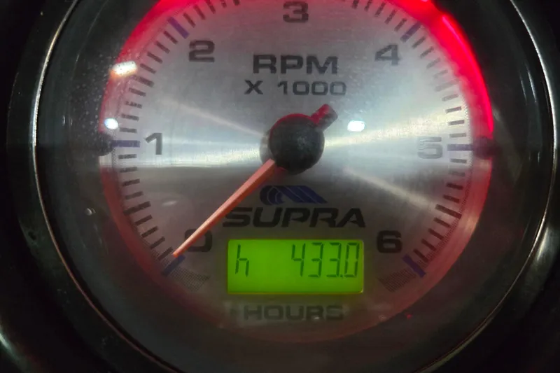 Slide: The Image of 2005 Supra Sunsport 22 V tachometer displaying 433.0 hours and RPM gauge. - 8