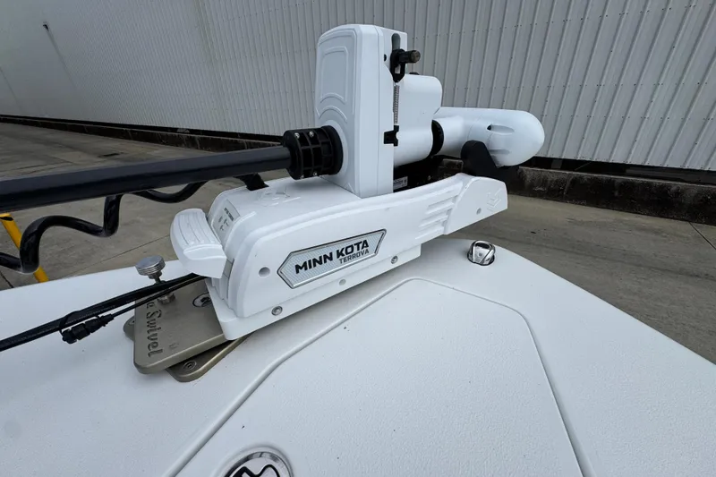Slide: The Image of Minn Kota Terrova trolling motor on 2024 Sea Hunt Gamefish 28 boat. - 18