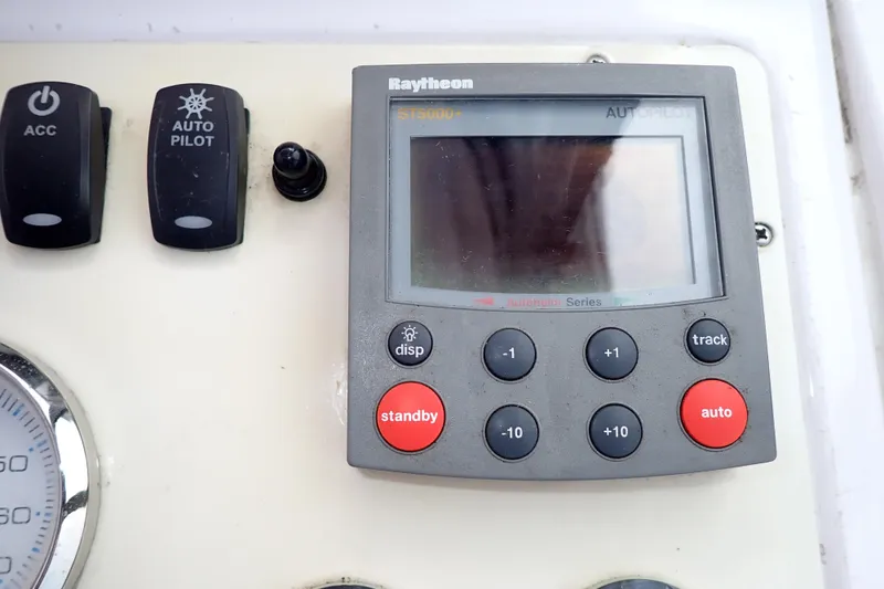 Slide: The Image of Raytheon autopilot control panel on 2002 Pro-Line 33 WA boat dashboard. - 50