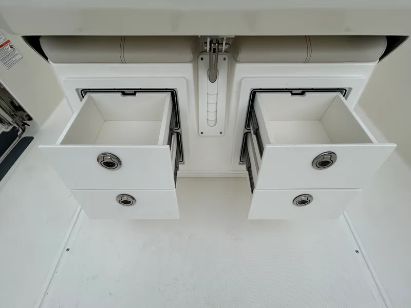 Slide: The Image of Boston Whaler 280 Dauntless 2026 - 10