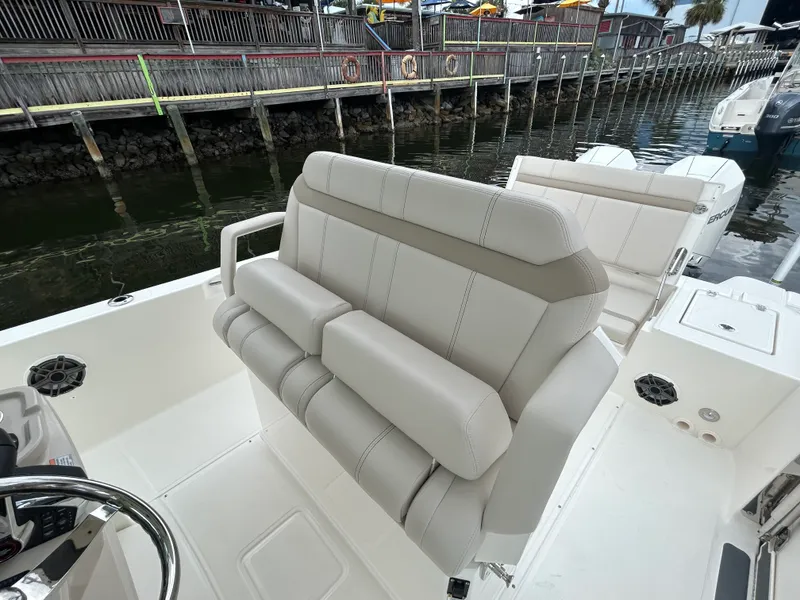 Slide: The Image of Boston Whaler 280 Dauntless 2026 - 11
