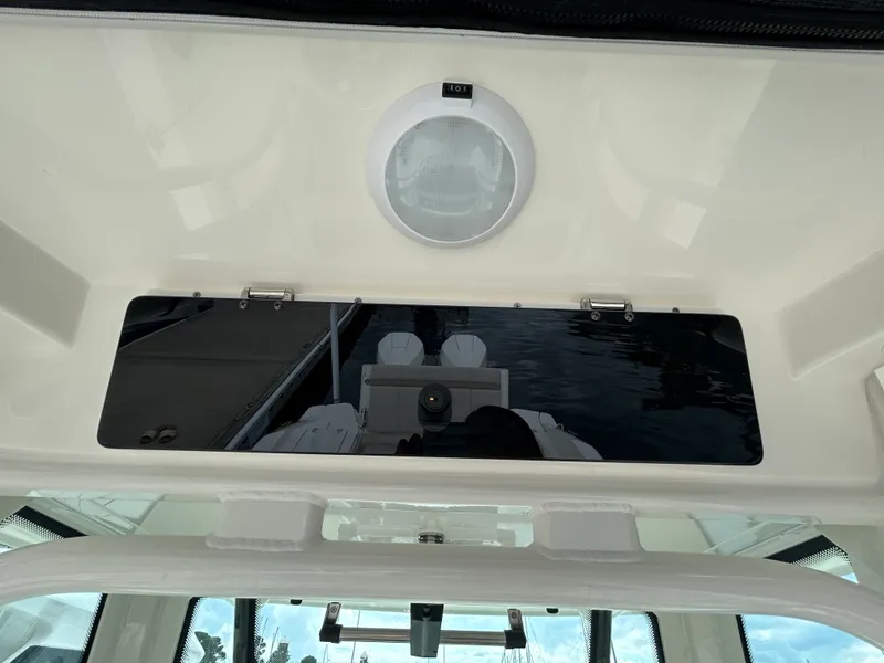 Slide: The Image of Boston Whaler 280 Dauntless 2026 - 13