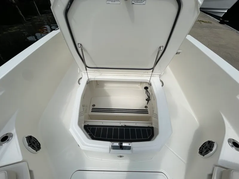 Slide: The Image of Boston Whaler 280 Dauntless 2026 - 18