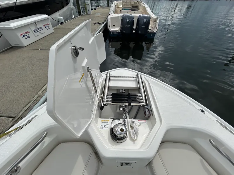Slide: The Image of Boston Whaler 280 Dauntless 2026 - 23