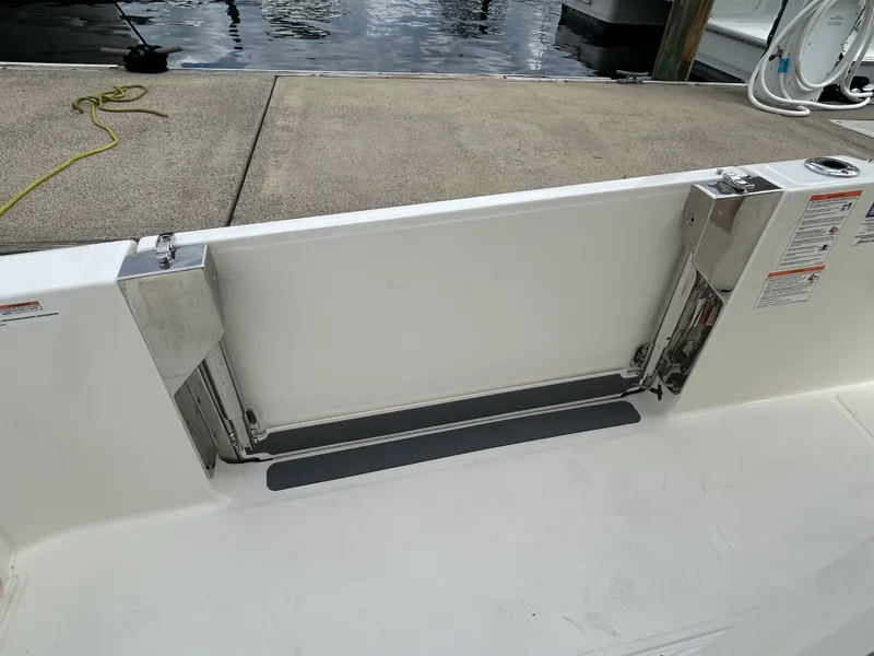 Slide: The Image of Boston Whaler 280 Dauntless 2026 - 25