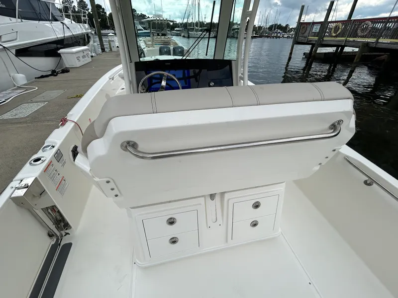 Slide: The Image of Boston Whaler 280 Dauntless 2026 - 9