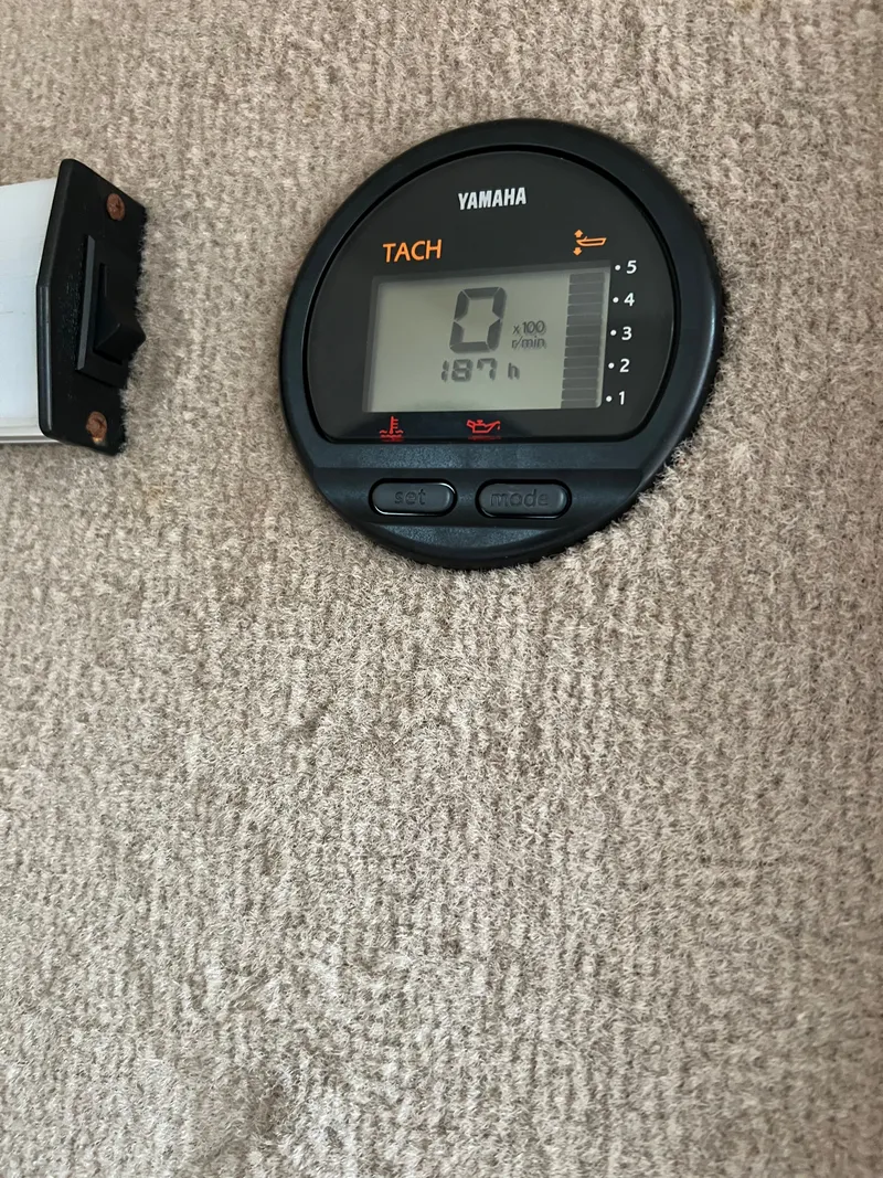 Slide: The Image of Hydra-Sports Lightning 230 WA 2004 - 14