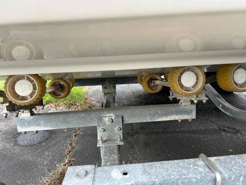 Slide: The Image of Underside of a 2004 Hydra-Sports Lightning 230 WA boat trailer. - 35