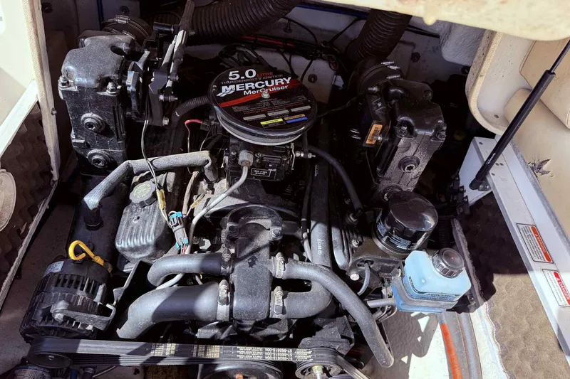 Slide: The Image of Engine of a 2000 Sea Ray 210 Sundeck boat, featuring a 5.0L MerCruiser. - 18