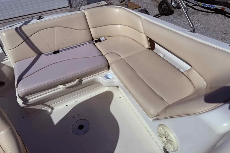 Slide: The Image of Beige seating area on a 2000 Sea Ray 210 Sundeck boat. - 8