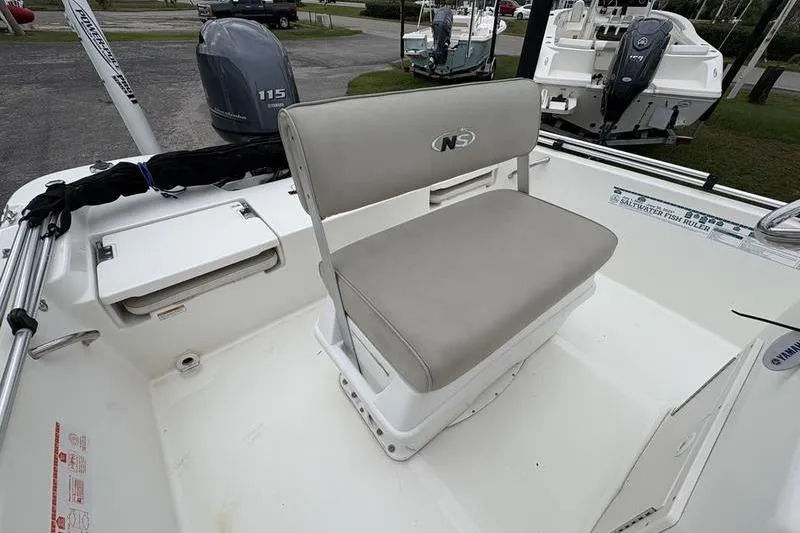 Slide: The Image of 2015 NauticStar 1910 NauticBay boat interior with cushioned seating and Yamaha 115 engine. - 16