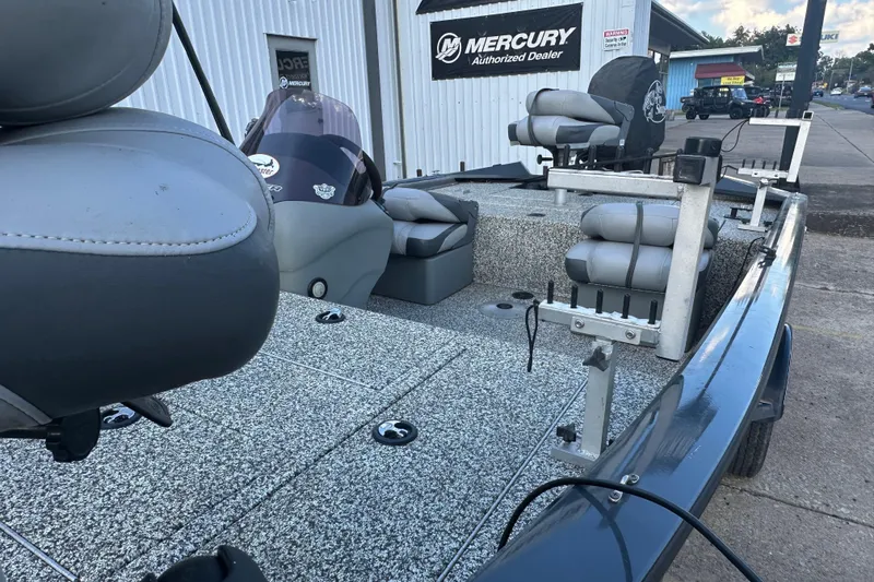 Slide: The Image of 2014 Tracker Pro Team 175 TF fishing boat at Mercury dealer. - 13