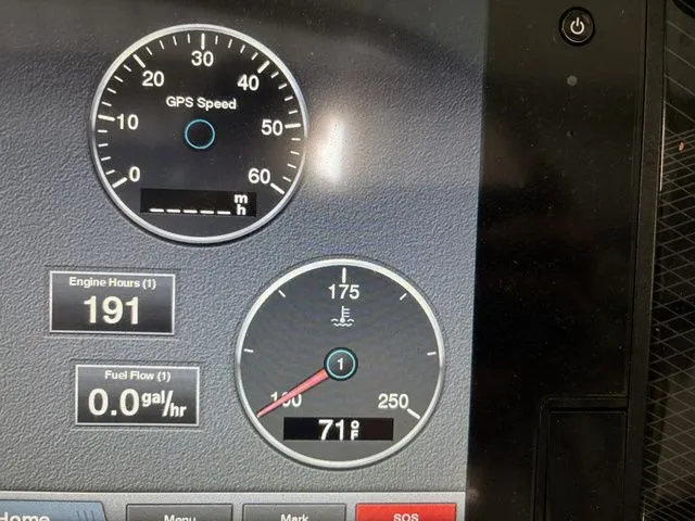 Slide: The Image of Regal 2800 Bowrider 2019 - 12