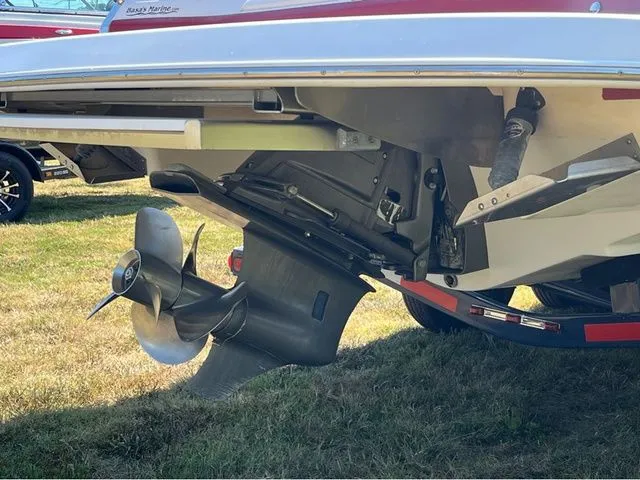 Slide: The Image of Regal 2800 Bowrider 2019 - 4