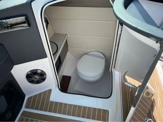 Slide: The Image of Regal 2800 Bowrider 2019 - 7