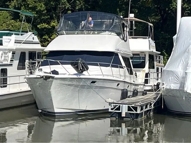 The Image of Bayliner 3988 Command Bridge Motoryacht 1999 - 1