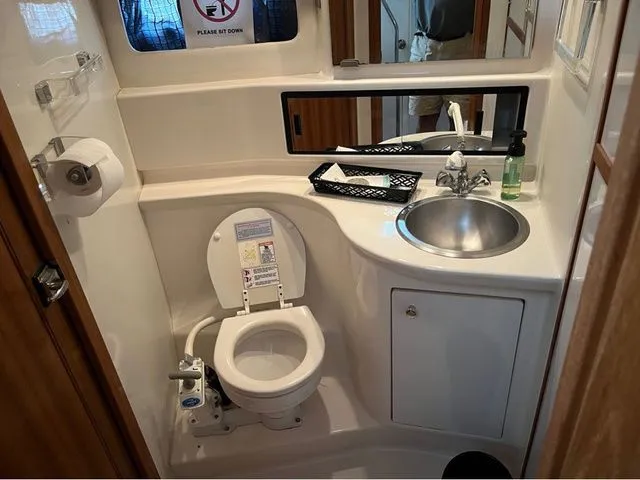 Slide: The Image of Bayliner 3988 Command Bridge Motoryacht 1999 - 11