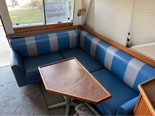 Slide: The Image of Bayliner 3988 Command Bridge Motoryacht 1999 - 16