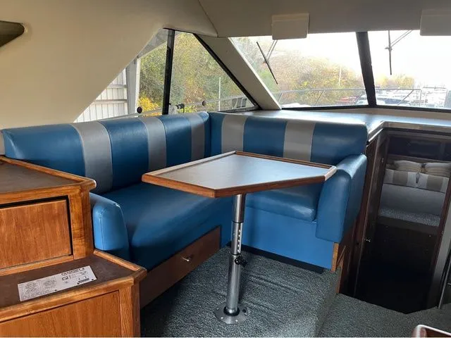 Slide: The Image of Bayliner 3988 Command Bridge Motoryacht 1999 - 17