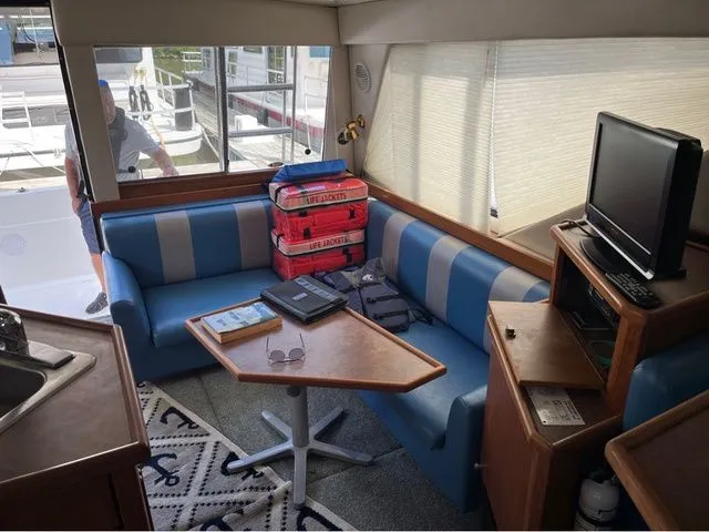 Slide: The Image of Bayliner 3988 Command Bridge Motoryacht 1999 - 7