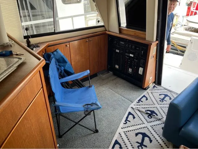 Slide: The Image of Bayliner 3988 Command Bridge Motoryacht 1999 - 8