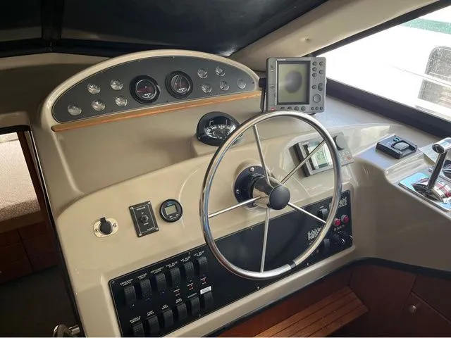 Slide: The Image of Bayliner 3988 Command Bridge Motoryacht 1999 - 9