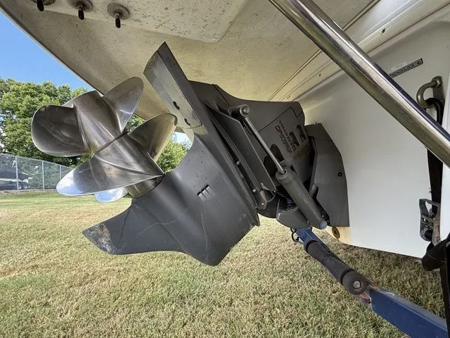 Slide: The Image of Four Winns 244 Fun Ship 2006 - 13