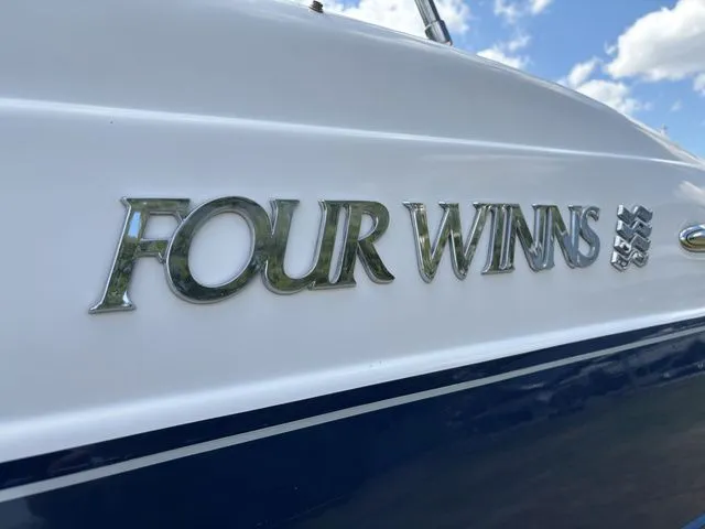 Slide: The Image of Four Winns 244 Fun Ship 2006 - 17