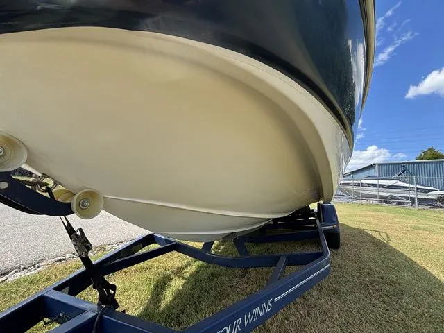 Slide: The Image of Four Winns 244 Fun Ship 2006 - 18