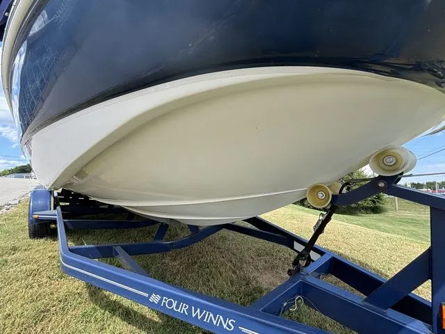 Slide: The Image of Four Winns 244 Fun Ship 2006 - 19