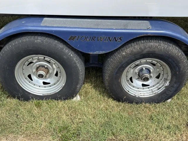 Slide: The Image of Four Winns 244 Fun Ship 2006 - 5