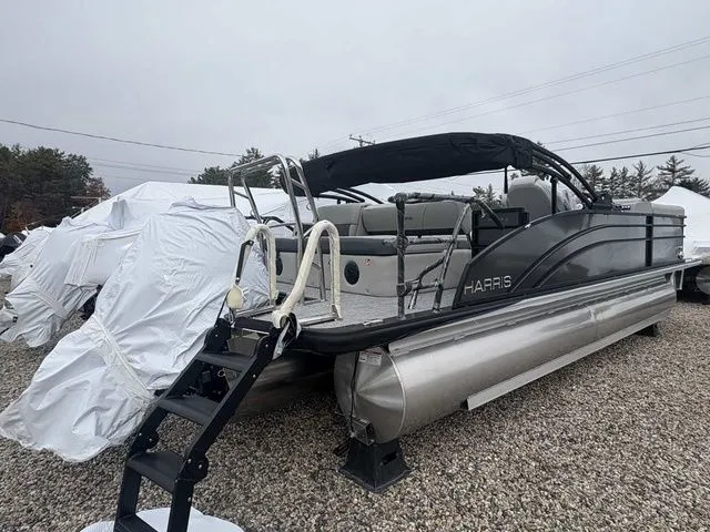 Slide: The Image of Harris Cruiser 230 2026 - 13