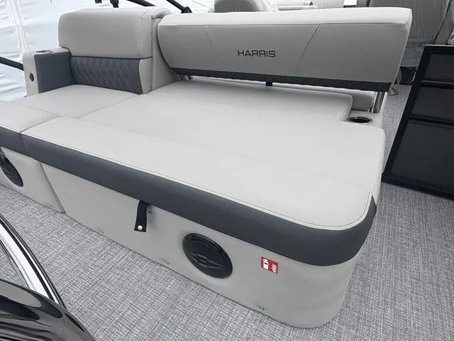 Slide: The Image of Harris Cruiser 230 2026 - 15